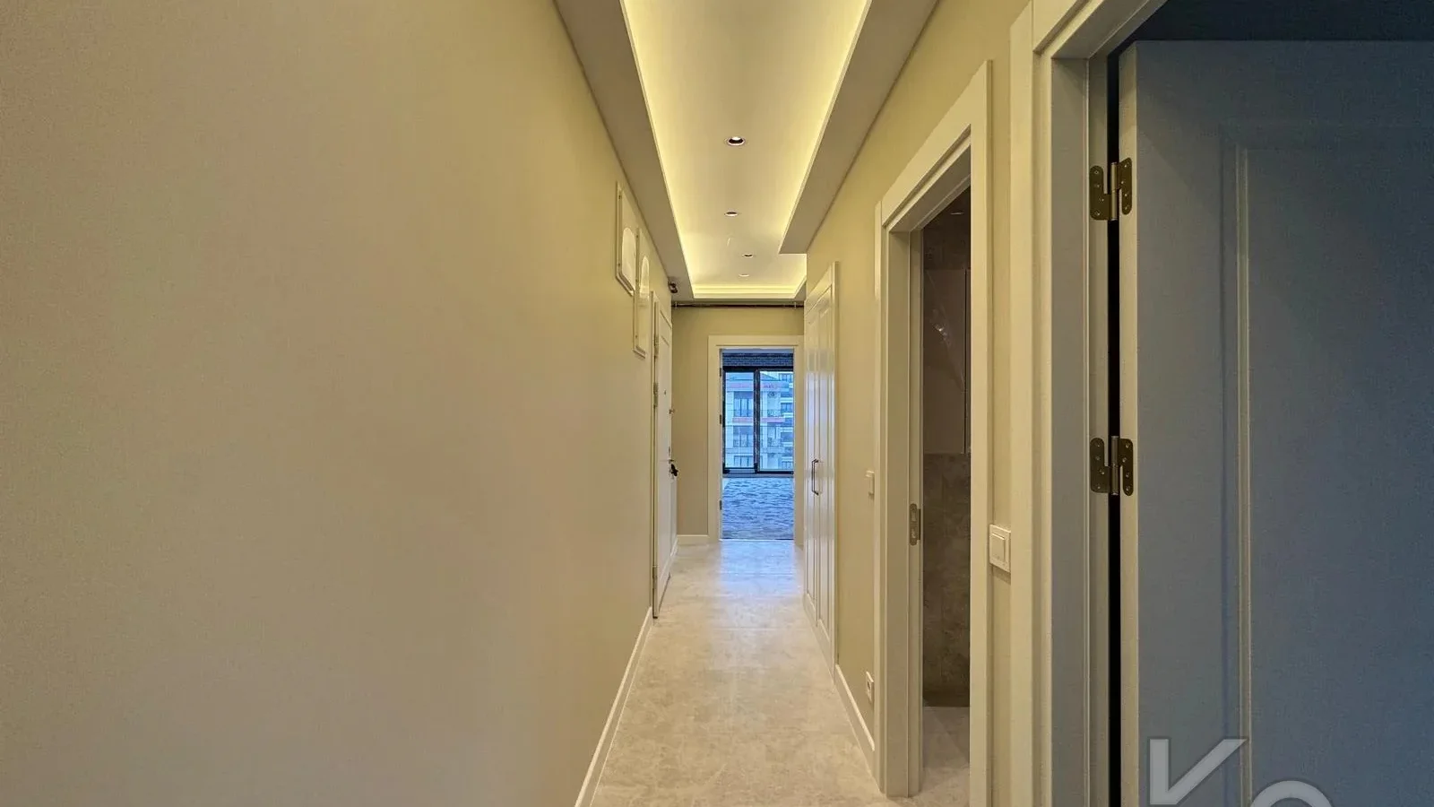 Laci̇vert Cadde Suadi̇ye'de Ebeveynli̇ Balkonlu 90m² Net 2+1