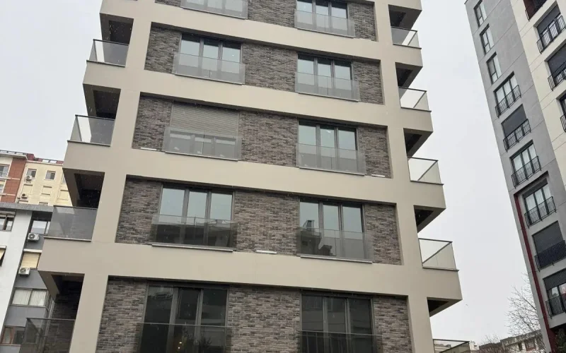 Laci̇vert Cadde Suadi̇ye'de Ebeveynli̇ Balkonlu 90m² Net 2+1