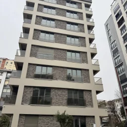 Laci̇vert Cadde Suadi̇ye'de Ebeveynli̇ Balkonlu 90m² Net 2+1