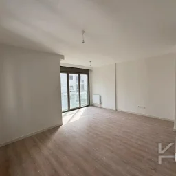 Laci̇vert Cadde Göztepe Özgürlük Parkina Yakin 2026 Yapimi Ebeveynli̇ Balkonlu 82m² Net 3+1