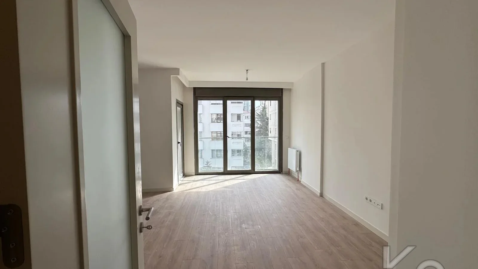 Laci̇vert Cadde Göztepe Özgürlük Parkina Yakin 2026 Yapimi Ebeveynli̇ Balkonlu 82m² Net 3+1