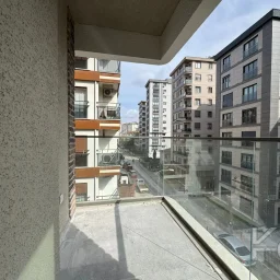 Laci̇vert Cadde Göztepe Özgürlük Parkina Yakin 2026 Yapimi Ebeveynli̇ Balkonlu 82m² Net 3+1
