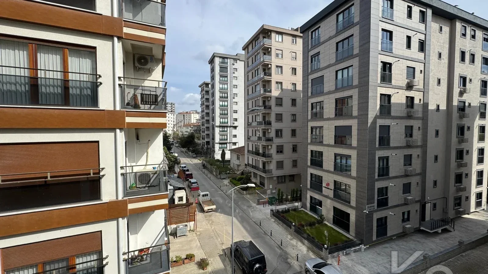 Laci̇vert Cadde Göztepe Özgürlük Parkina Yakin 2026 Yapimi Ebeveynli̇ Balkonlu 82m² Net 3+1