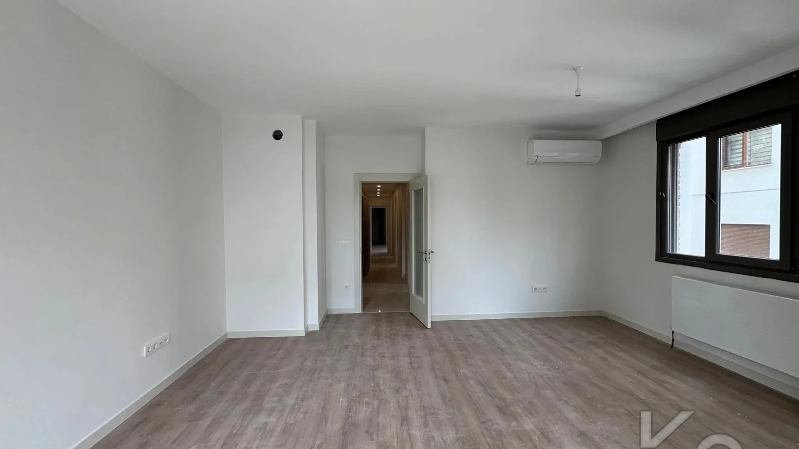 Laci̇vert Cadde Göztepe Özgürlük Parkina Yakin 2026 Yapimi Ebeveynli̇ Balkonlu 82m² Net 3+1