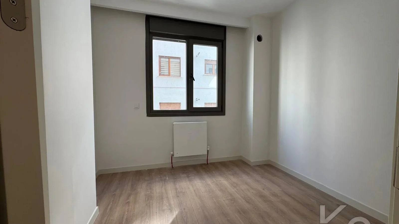 Laci̇vert Cadde Göztepe Özgürlük Parkina Yakin 2026 Yapimi Ebeveynli̇ Balkonlu 82m² Net 3+1