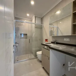 Laci̇vert Cadde Göztepe Özgürlük Parkina Yakin 2026 Yapimi Ebeveynli̇ Balkonlu 82m² Net 3+1