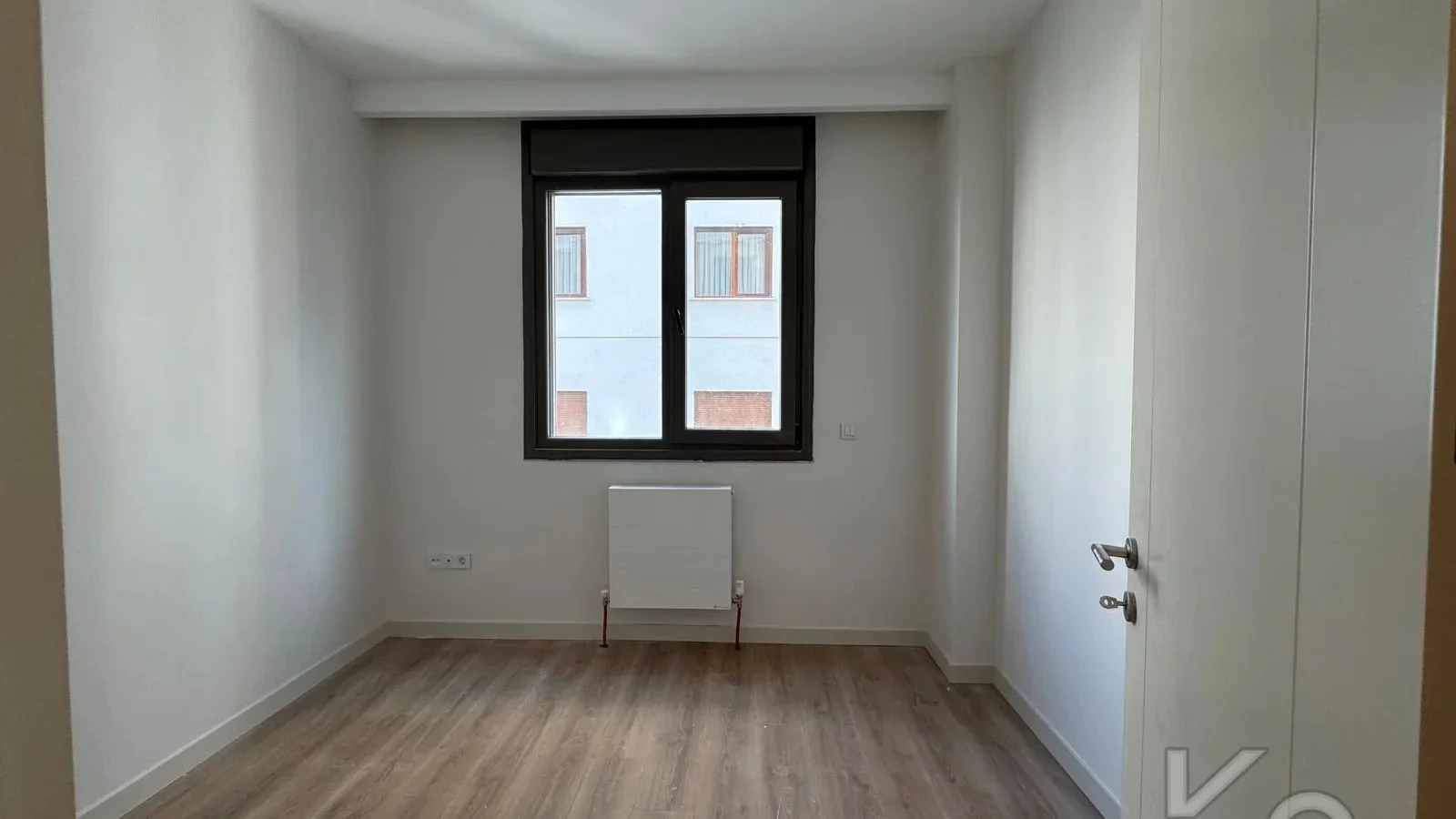 Laci̇vert Cadde Göztepe Özgürlük Parkina Yakin 2026 Yapimi Ebeveynli̇ Balkonlu 82m² Net 3+1