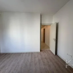 Laci̇vert Cadde Göztepe Özgürlük Parkina Yakin 2026 Yapimi Ebeveynli̇ Balkonlu 82m² Net 3+1