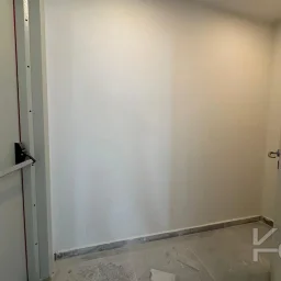 Laci̇vert Cadde Göztepe Özgürlük Parkina Yakin 2026 Yapimi Ebeveynli̇ Balkonlu 82m² Net 3+1