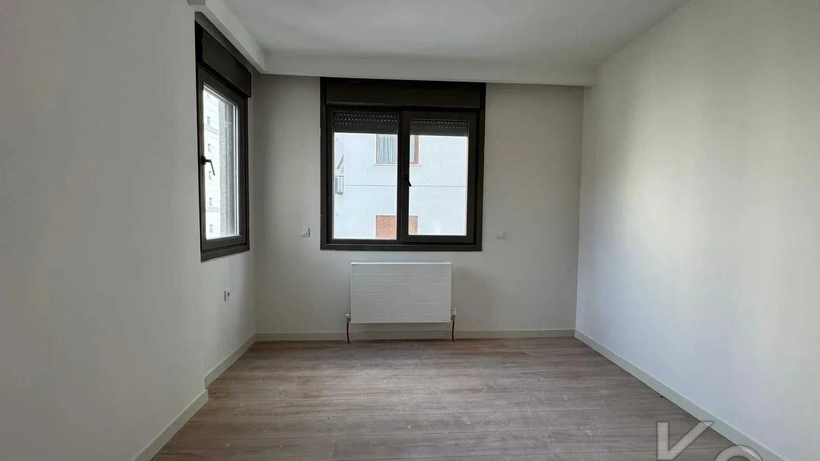 Laci̇vert Cadde Göztepe Özgürlük Parkina Yakin 2026 Yapimi Ebeveynli̇ Balkonlu 82m² Net 3+1