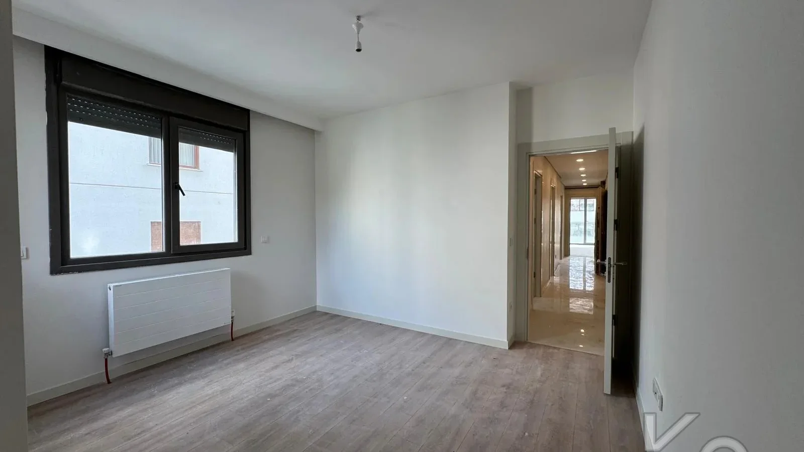 Laci̇vert Cadde Göztepe Özgürlük Parkina Yakin 2026 Yapimi Ebeveynli̇ Balkonlu 82m² Net 3+1