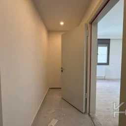 Laci̇vert Cadde Göztepe Özgürlük Parkina Yakin 2026 Yapimi Ebeveynli̇ Balkonlu 82m² Net 3+1