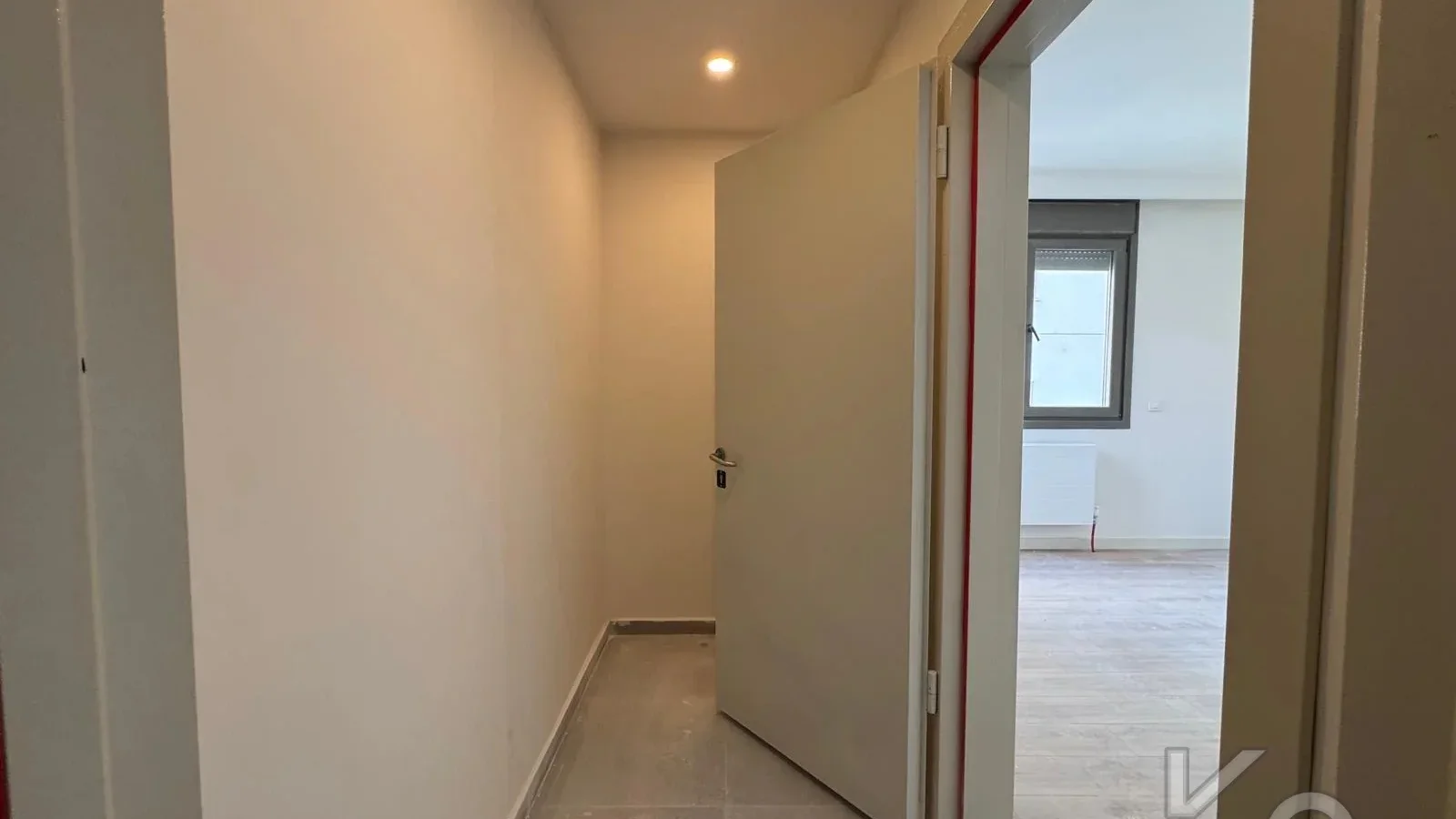 Laci̇vert Cadde Göztepe Özgürlük Parkina Yakin 2026 Yapimi Ebeveynli̇ Balkonlu 82m² Net 3+1