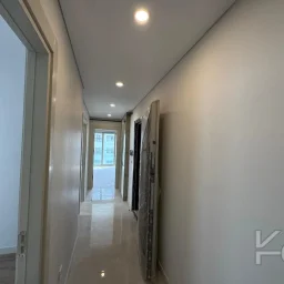 Laci̇vert Cadde Göztepe Özgürlük Parkina Yakin 2026 Yapimi Ebeveynli̇ Balkonlu 82m² Net 3+1