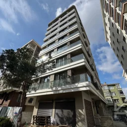 Laci̇vert Cadde Göztepe Özgürlük Parkina Yakin 2026 Yapimi Ebeveynli̇ Balkonlu 82m² Net 3+1