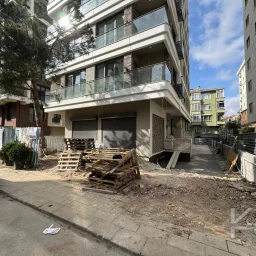 Laci̇vert Cadde Göztepe Özgürlük Parkina Yakin 2026 Yapimi Ebeveynli̇ Balkonlu 82m² Net 3+1