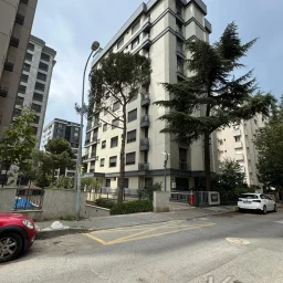 Laci̇vertcadde Suadi̇ye Bağdat Cad. Çok Yakin 5 Yillik 110m² Net