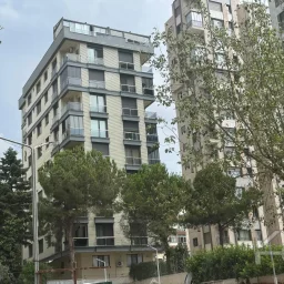 Laci̇vertcadde Suadi̇ye Bağdat Cad. Çok Yakin 5 Yillik 110m² Net