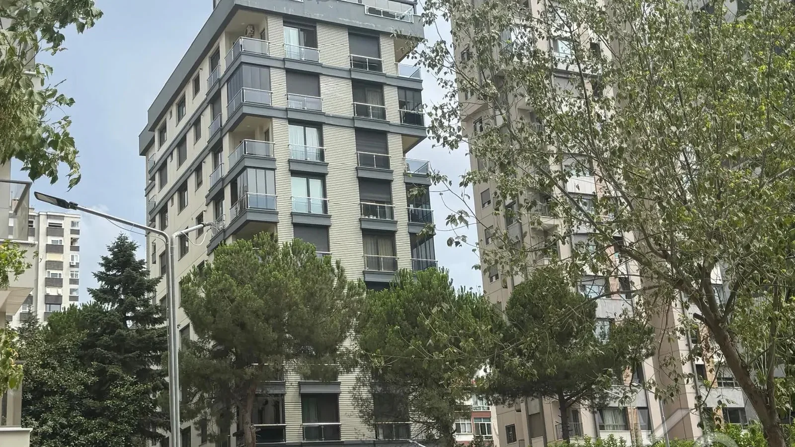 Laci̇vertcadde Suadi̇ye Bağdat Cad. Çok Yakin 5 Yillik 110m² Net