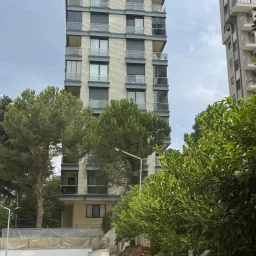Laci̇vertcadde Suadi̇ye Bağdat Cad. Çok Yakin 5 Yillik 110m² Net