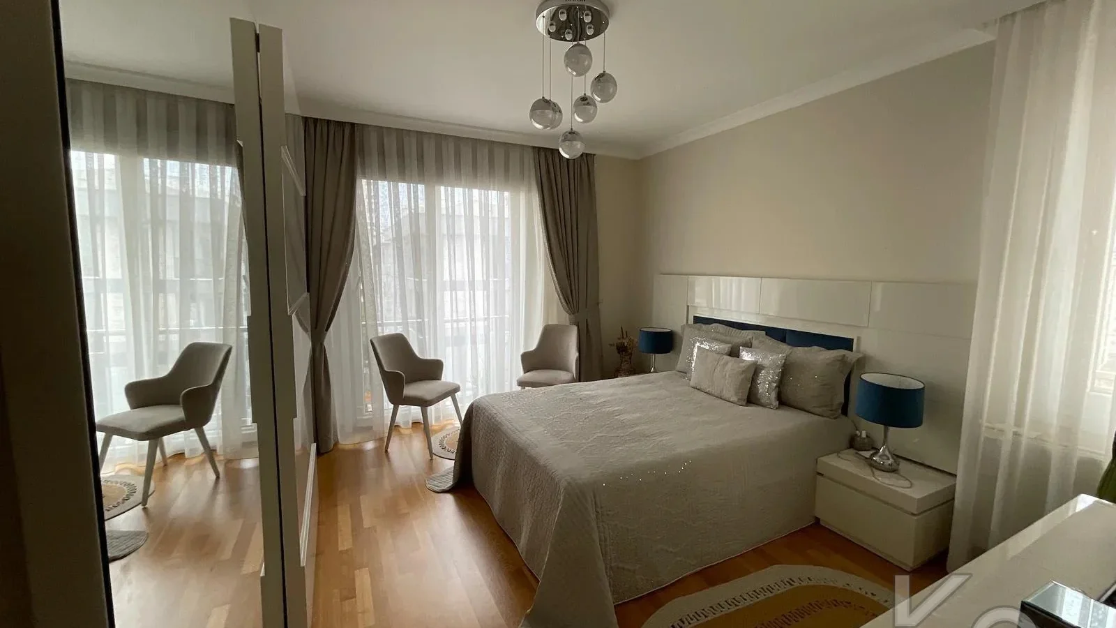 Laci̇vertcadde Suadi̇ye Bağdat Cad. Çok Yakin 5 Yillik 110m² Net