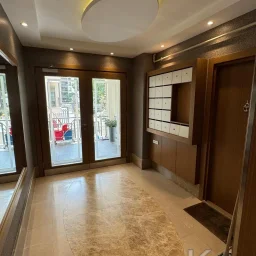 Laci̇vertcadde Suadi̇ye Bağdat Cad. Çok Yakin 5 Yillik 110m² Net