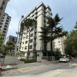 Laci̇vertcadde Suadi̇ye Bağdat Cad. Çok Yakin 5 Yillik 110m² Net