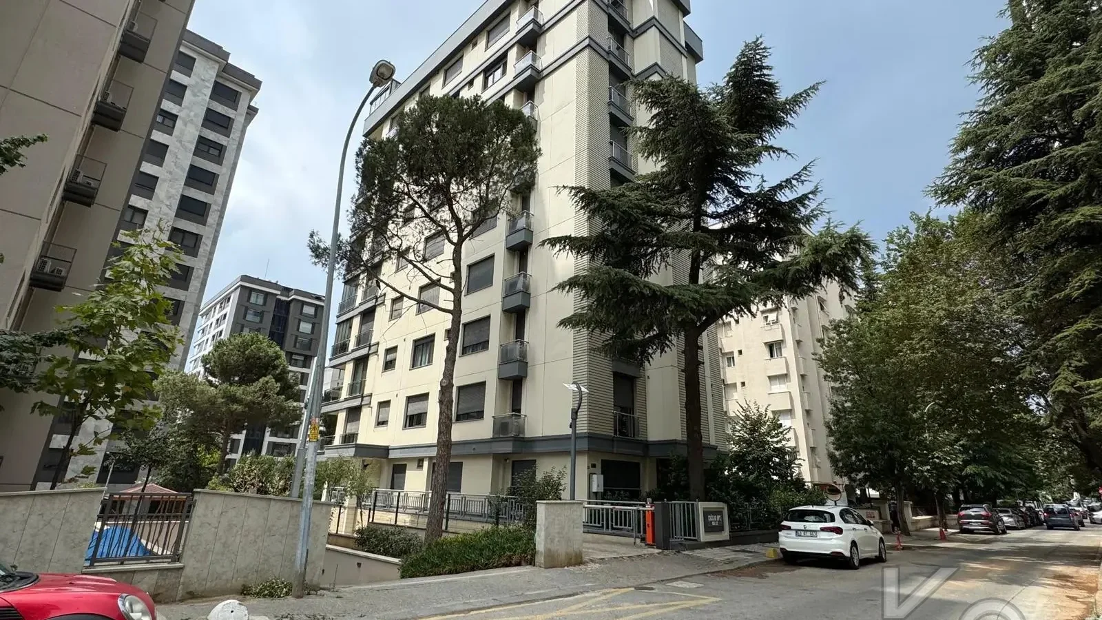 Laci̇vertcadde Suadi̇ye Bağdat Cad. Çok Yakin 5 Yillik 110m² Net