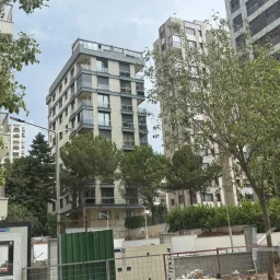 Laci̇vertcadde Suadi̇ye Bağdat Cad. Çok Yakin 5 Yillik 110m² Net