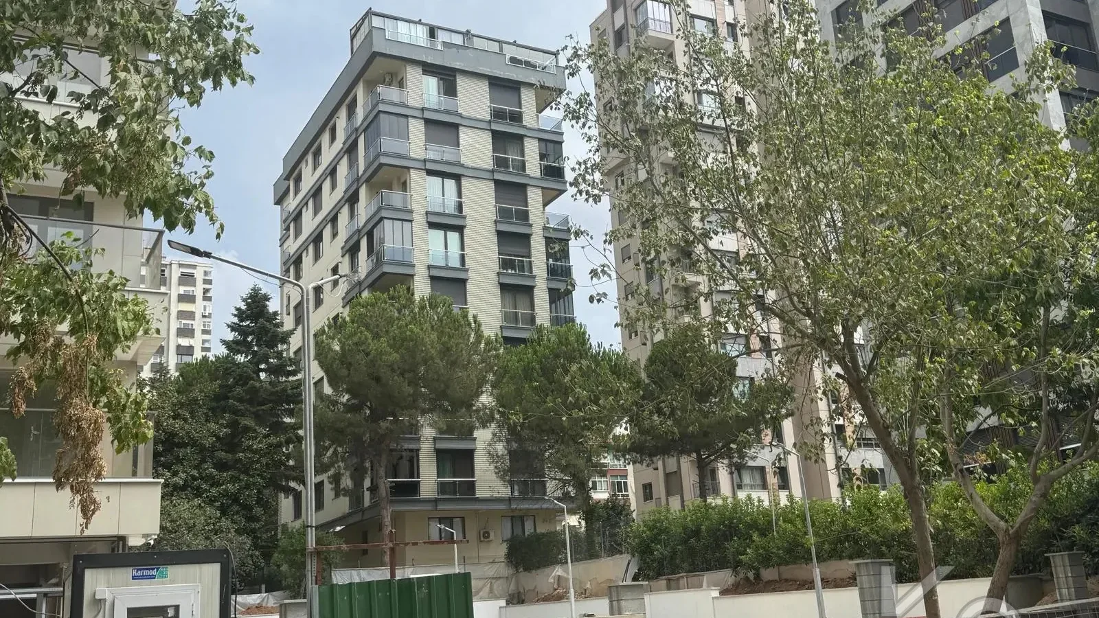 Laci̇vertcadde Suadi̇ye Bağdat Cad. Çok Yakin 5 Yillik 110m² Net
