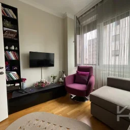 Laci̇vertcadde Suadi̇ye Bağdat Cad. Çok Yakin 5 Yillik 110m² Net