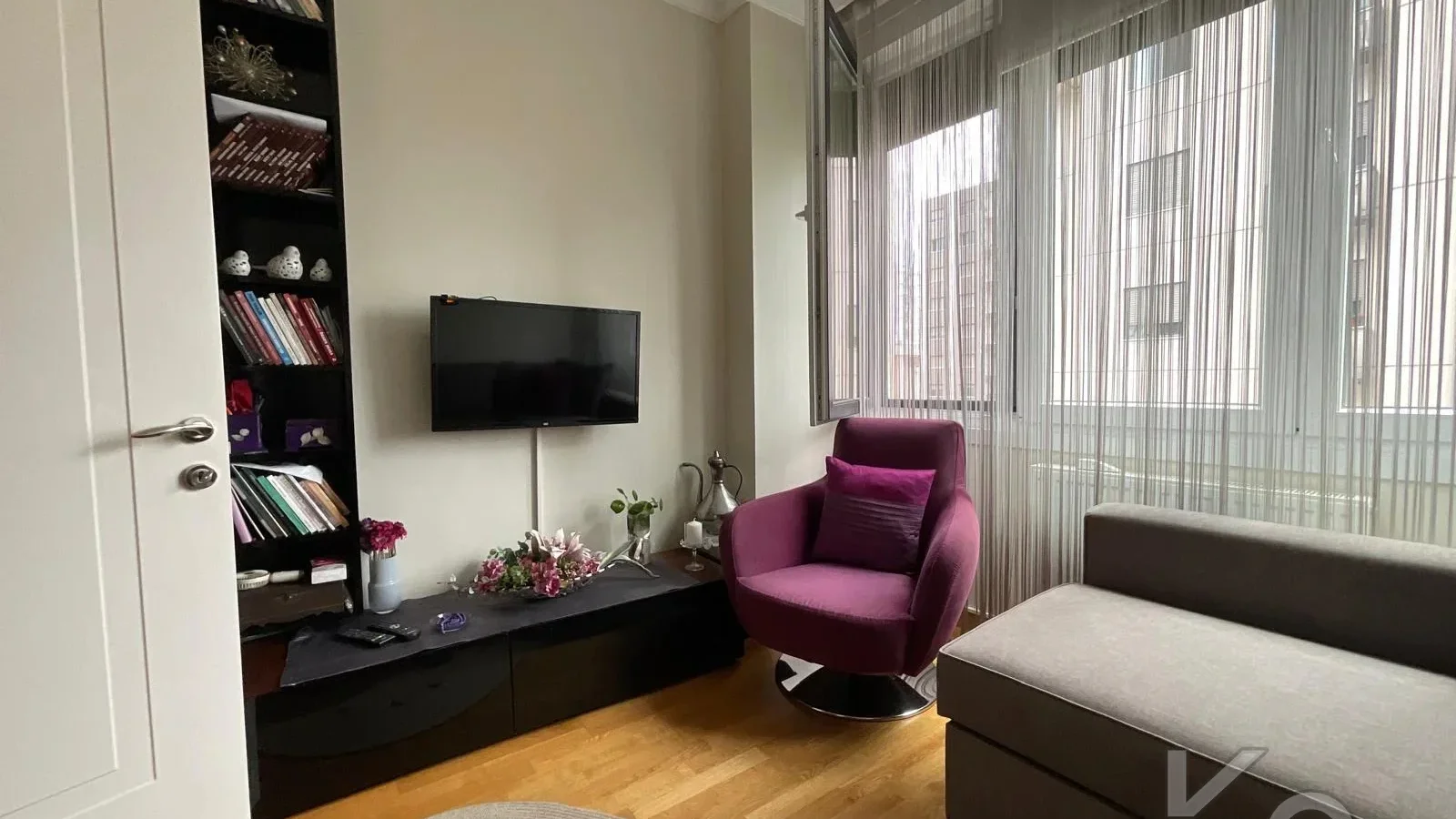 Laci̇vertcadde Suadi̇ye Bağdat Cad. Çok Yakin 5 Yillik 110m² Net