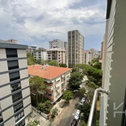 Laci̇vertcadde Suadi̇ye Bağdat Cad. Çok Yakin 5 Yillik 110m² Net