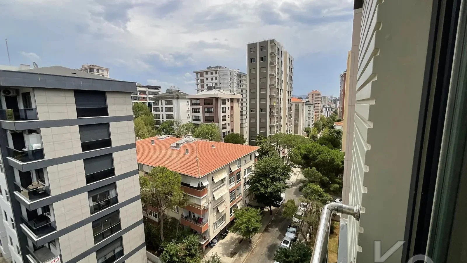 Laci̇vertcadde Suadi̇ye Bağdat Cad. Çok Yakin 5 Yillik 110m² Net