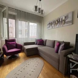 Laci̇vertcadde Suadi̇ye Bağdat Cad. Çok Yakin 5 Yillik 110m² Net