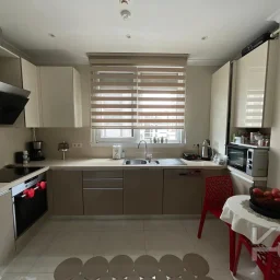 Laci̇vertcadde Suadi̇ye Bağdat Cad. Çok Yakin 5 Yillik 110m² Net