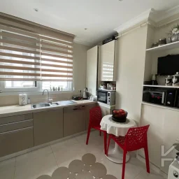 Laci̇vertcadde Suadi̇ye Bağdat Cad. Çok Yakin 5 Yillik 110m² Net