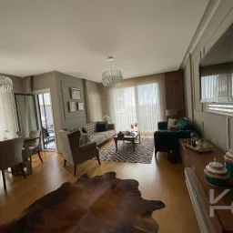 Laci̇vertcadde Suadi̇ye Bağdat Cad. Çok Yakin 5 Yillik 110m² Net