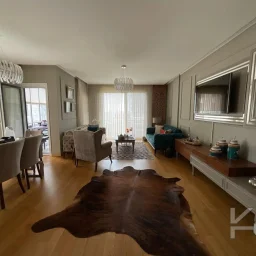 Laci̇vertcadde Suadi̇ye Bağdat Cad. Çok Yakin 5 Yillik 110m² Net