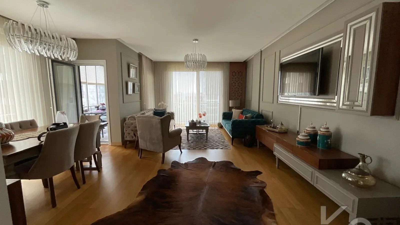 Laci̇vertcadde Suadi̇ye Bağdat Cad. Çok Yakin 5 Yillik 110m² Net