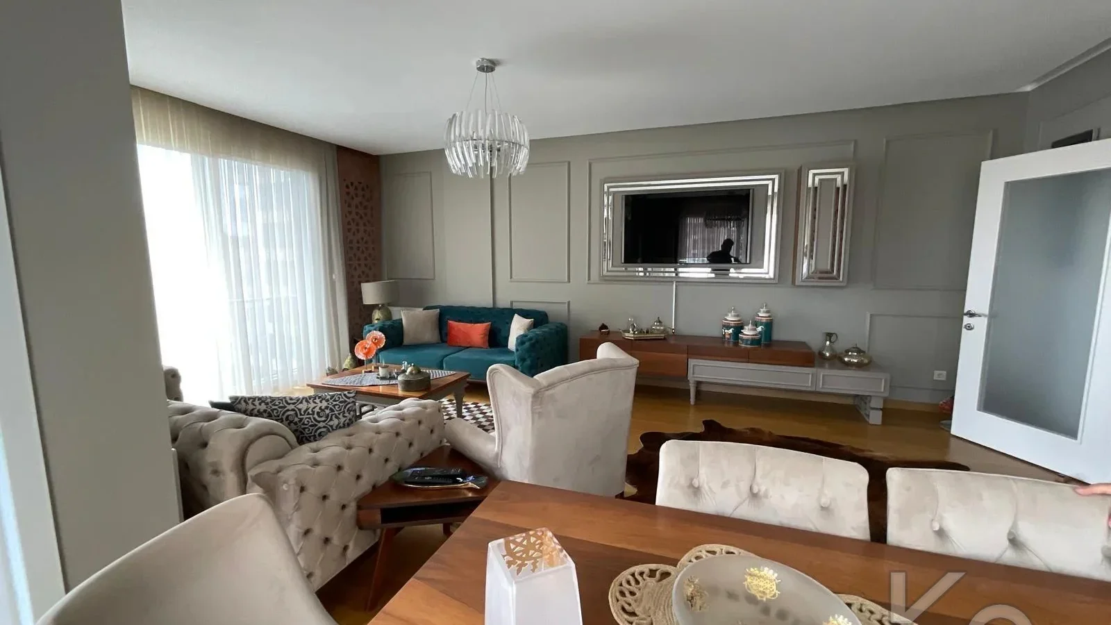 Laci̇vertcadde Suadi̇ye Bağdat Cad. Çok Yakin 5 Yillik 110m² Net