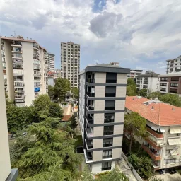 Laci̇vertcadde Suadi̇ye Bağdat Cad. Çok Yakin 5 Yillik 110m² Net
