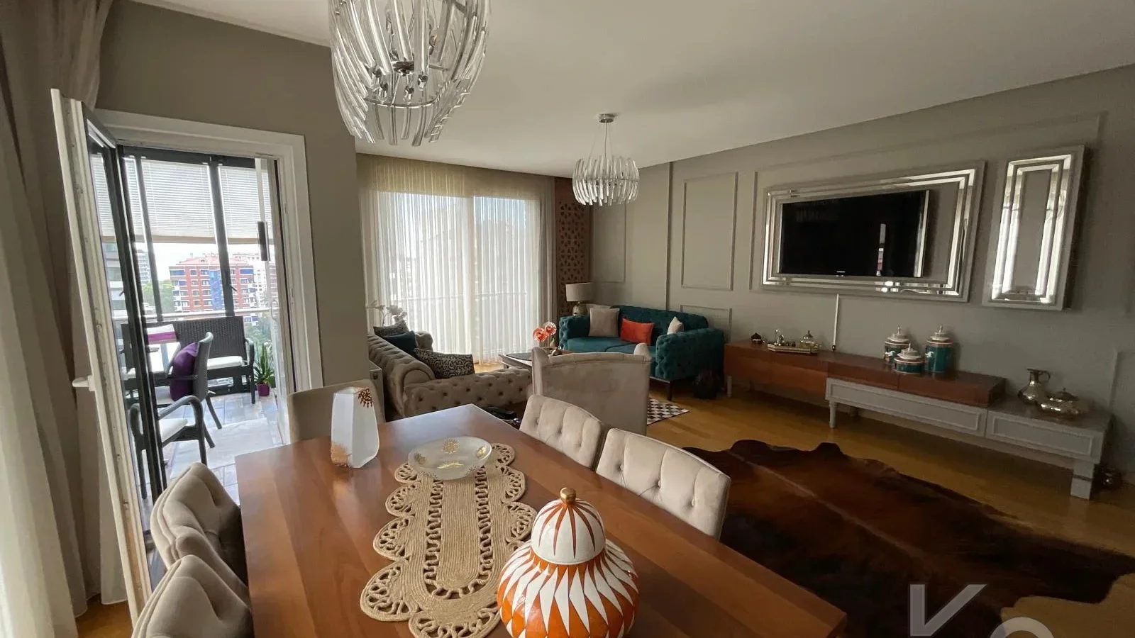 Laci̇vertcadde Suadi̇ye Bağdat Cad. Çok Yakin 5 Yillik 110m² Net
