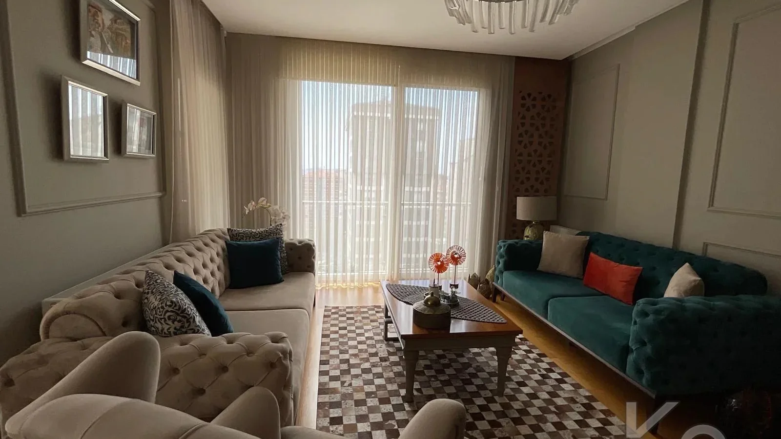 Laci̇vertcadde Suadi̇ye Bağdat Cad. Çok Yakin 5 Yillik 110m² Net