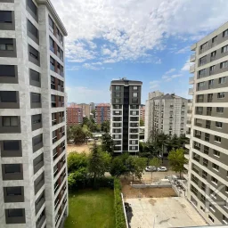 Laci̇vertcadde Suadi̇ye Bağdat Cad. Çok Yakin 5 Yillik 110m² Net