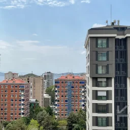 Laci̇vertcadde Suadi̇ye Bağdat Cad. Çok Yakin 5 Yillik 110m² Net