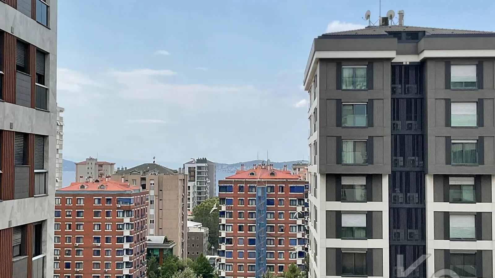 Laci̇vertcadde Suadi̇ye Bağdat Cad. Çok Yakin 5 Yillik 110m² Net