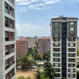 Laci̇vertcadde Suadi̇ye Bağdat Cad. Çok Yakin 5 Yillik 110m² Net