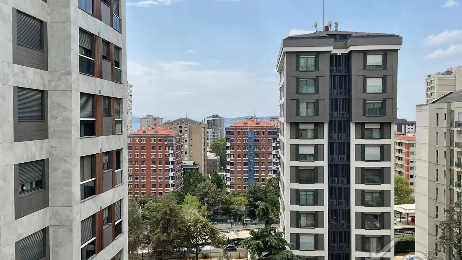 Laci̇vertcadde Suadi̇ye Bağdat Cad. Çok Yakin 5 Yillik 110m² Net