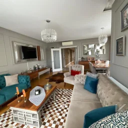 Laci̇vertcadde Suadi̇ye Bağdat Cad. Çok Yakin 5 Yillik 110m² Net